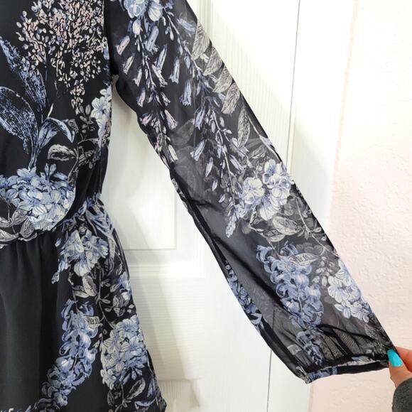 NWT Dainty Hooligan Floral Romper Size Small - Picture 3 of 6